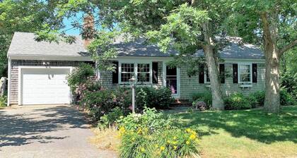 1 Mile to Nauset Beach! Family and Dog Friendly!