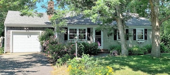1 Mile to Nauset Beach! Family and Dog Friendly!