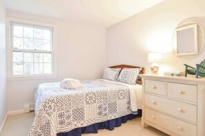 3 bedrooms, iron/ironing board, WiFi, bed sheets - 1 Mile to Nauset Beach! Family and Dog Friendly! (Orleans)