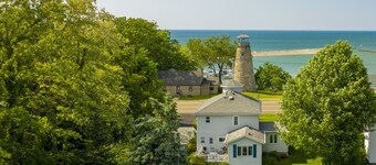 Private Home: Lightkeeper's Refuge steps to beach, marina and boat slip