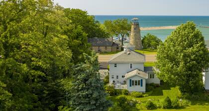 Private Home: Lightkeeper's Refuge steps to beach, marina and boat slip