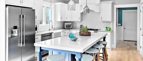 冰箱、微波炉、烤箱、炉灶