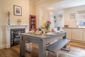 Dining - Sleeps 12 Central York 5★Townhouse Parking Cinema & Pool Table & Games Room (York)