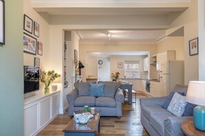 Smart TV, fireplace, Netflix, DVD player