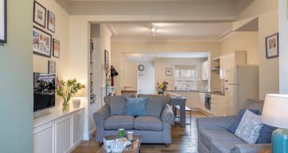 Sleeps 12 Central York 5★Townhouse Parking Cinema & Pool Table & Games Room