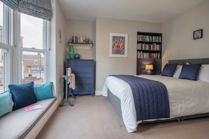 6 chambres, fer et planche à repasser, lit parapluie, Wi-Fi gratuit