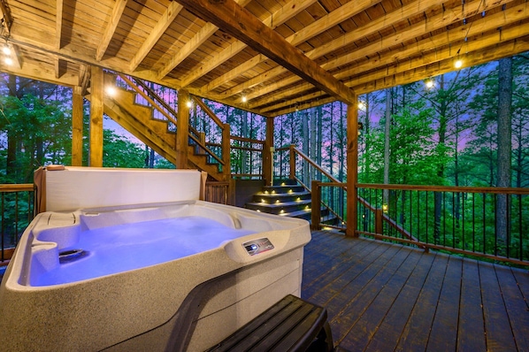 Indoor spa tub