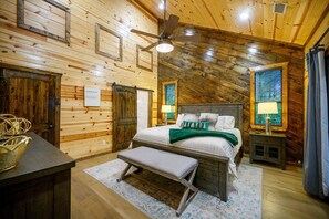 2 Schlafzimmer, Pillowtop-Betten, Bügeleisen/Bügelbrett, Internetzugang