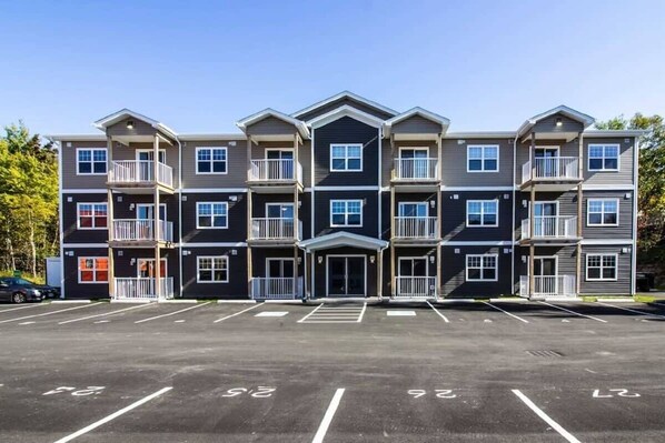 Exterior - Newly Renovated Modern Condo Near Hospital, UNB Patio & Parking Coffee (Saint John)