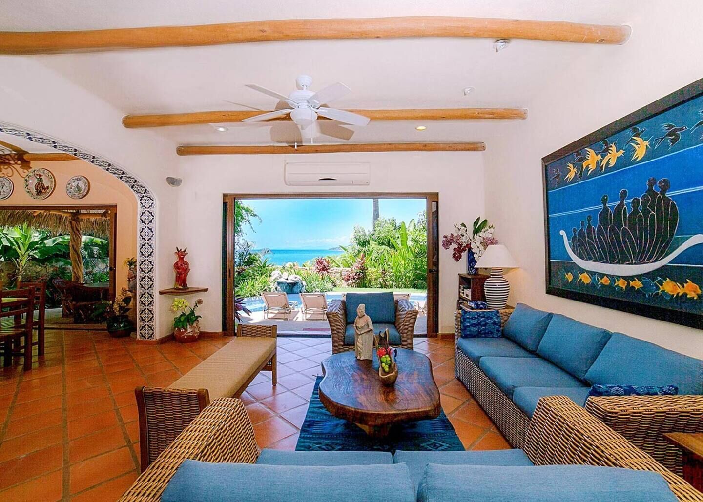 Télévision, livres, chaîne hi-fi