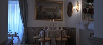 At Handel's Refreshment House