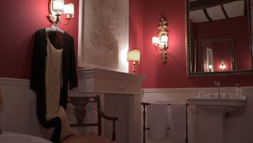 Badewanne, Haartrockner, Bidet, Handtücher