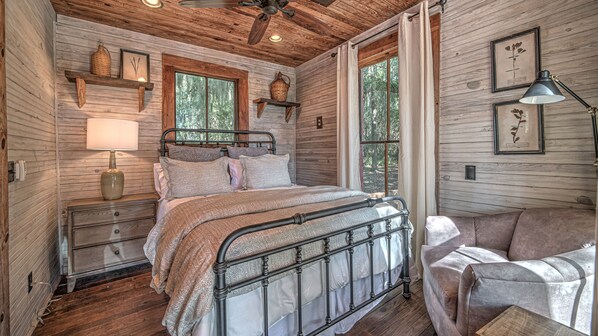 1 bedroom, desk, travel crib, free WiFi