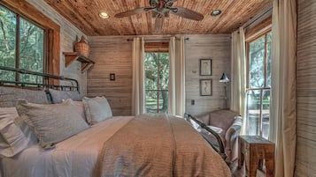 1 bedroom, desk, travel crib, free WiFi
