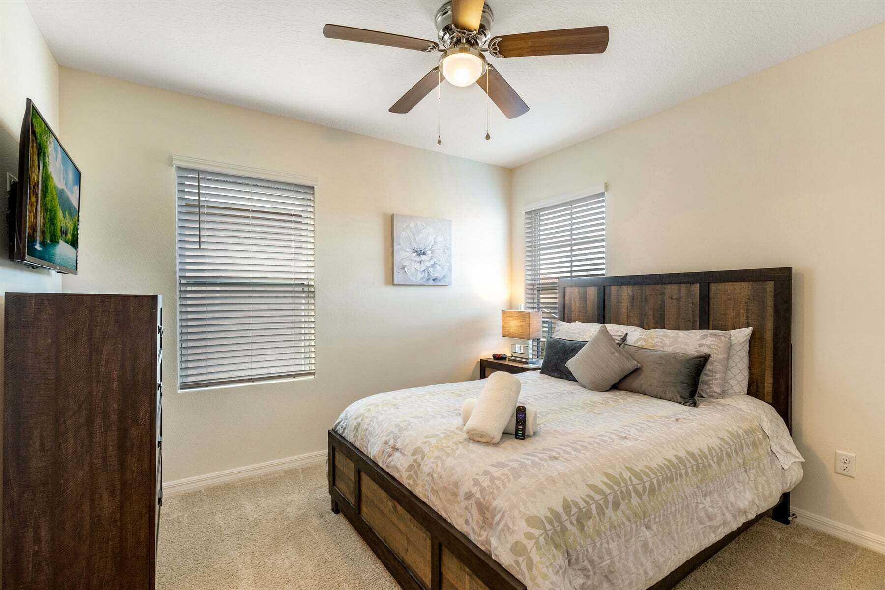 5 bedrooms, iron/ironing board, free WiFi, bed sheets