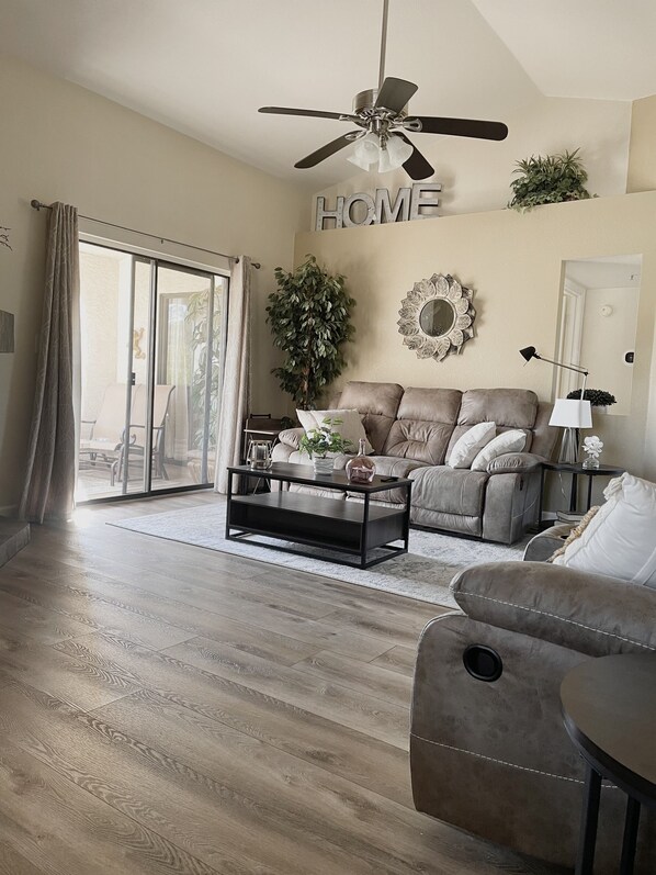 Smart TV, books, stereo