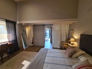 4 bedrooms, desk, iron/ironing board, travel cot
