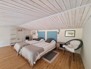 4 Schlafzimmer, Schreibtisch, Bügeleisen/Bügelbrett, Reisekinderbett