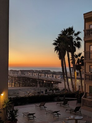 المنطقة المحيطة بالمنشأة