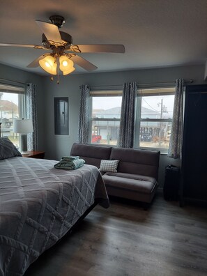 5 bedrooms, free WiFi, bed sheets - Spacious home for entertaining, near Surfside Marina (Freeport)