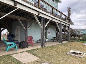 Outdoor dining - Spacious home for entertaining, near Surfside Marina (Freeport)