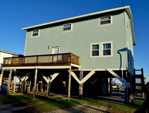Exterior - Spacious home for entertaining, near Surfside Marina (Freeport)