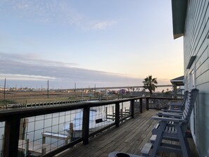 Terrace/patio - Spacious home for entertaining, near Surfside Marina (Freeport)