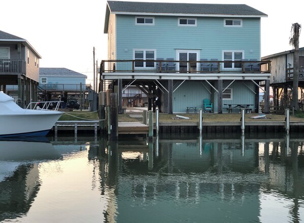 Exterior - Spacious home for entertaining, near Surfside Marina (Freeport)