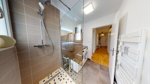 تجهيزات دش، مجففات شعر، مناشف