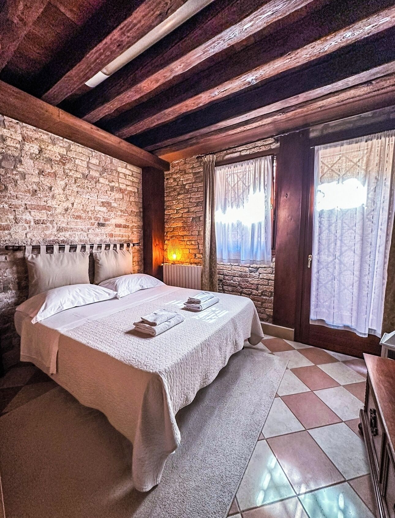 1 chambre, fer et planche à repasser, lit parapluie, Wi-Fi gratuit