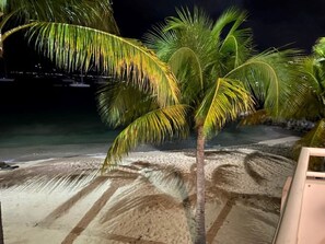 Plage, chaises longues, serviettes de plage