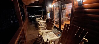 Riverside Cabin with Gameroom, Deer, & Fishing.