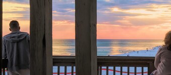 K1 Beachfront Studio, Ground Floor w/Beach Service Included, Newly Renovated