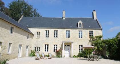 Chambre d'hÎte à La Cour Souveraine prÚs des plages du débarquement et de Bayeux