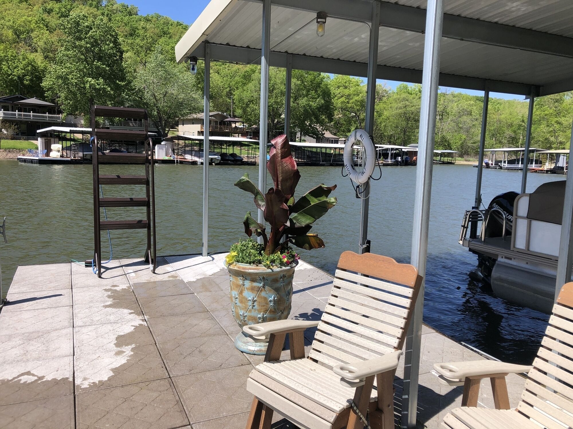 Tranquility Cove, 2 Private Cottages, located on 10 acres, 600 ft shoreline, boat dock, nice no wake cove.