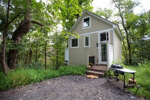 Exterior - Tranquil Treehouse Cottage, King Bed, River View (Waterford)