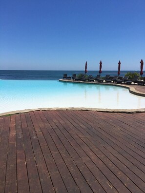 Outdoor pool, a heated pool - 3bd, OCEAN FRONT Condo, Spectacular VIEWS! (Rosarito)