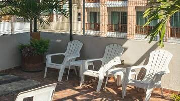 32-inch flat-screen TV with cable channels, TV