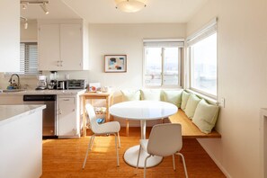 Oven - Beachfront Ocean Views 20 Mins to SF! (Pacifica)