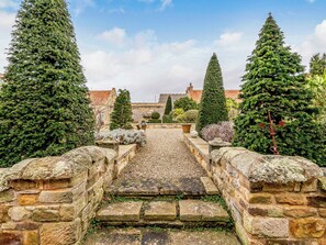 المنطقة المحيطة بالمنشأة