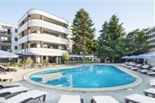 Outdoor pool - Villa Mare Hotel (Nessebar)