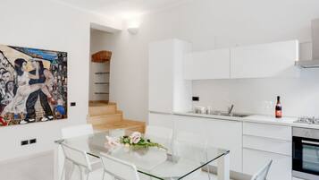 Forno, piano cottura, lavastoviglie, bollitore elettrico
