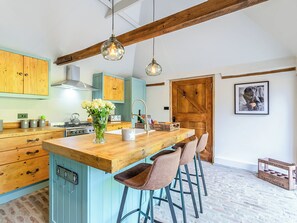 Dishwasher, highchair, freezer - 3 bedroom accommodation in Norton, near Faversham (Norton, near Faversham)