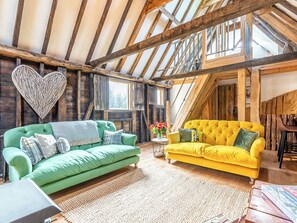 TV, fireplace, video-game console - 3 bedroom accommodation in Norton, near Faversham (Norton, near Faversham)