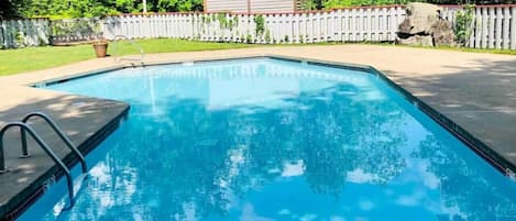 Una piscina techada, una piscina climatizada