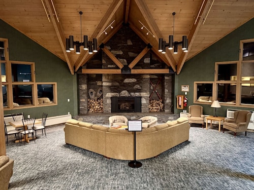 A113 · Relaxing resort Getaway w/Pool & HotTub studio apt