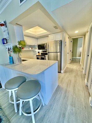 冷蔵庫、電子レンジ、オーブン、食器洗い機