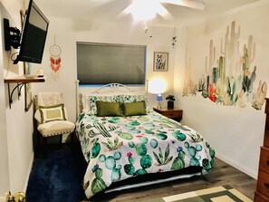3 bedrooms, desk, iron/ironing board, travel cot
