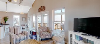 Bayfront home w/private balcony water views/free WiFi/private dock/central A/C