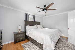 3 bedrooms, iron/ironing board, WiFi, bed sheets